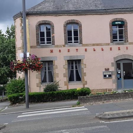 Logis Hotel Le Grand Cerf Ernée Exterior foto